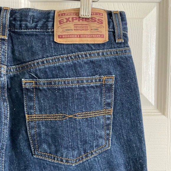 Express Precision Fit Low Rise Flare Jeans Size 5/6 R - Picture 6 of 8
